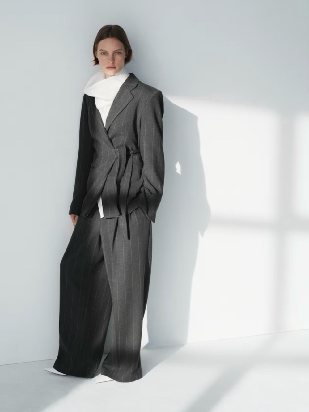 Dark gray suit with a belted, wrap-style blazer (SMALL) & wide-leg pants‎ (10)